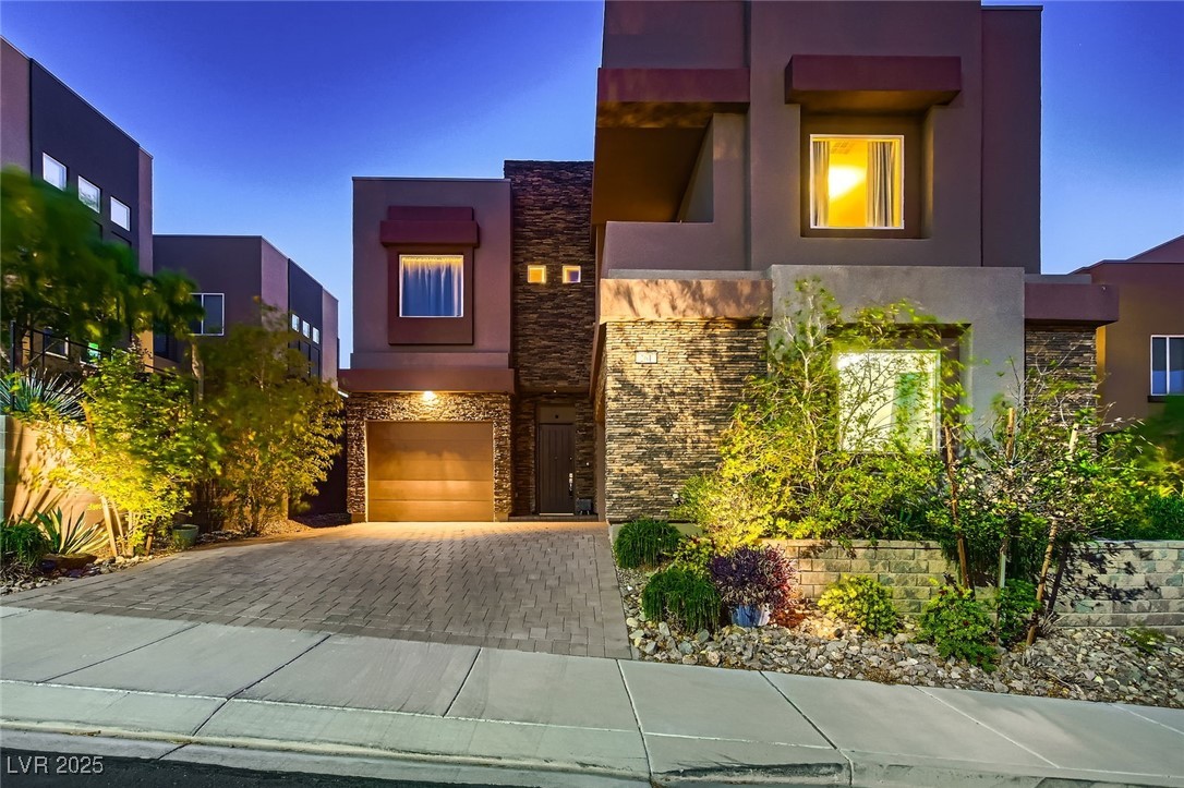 261 Crimson Edge Street