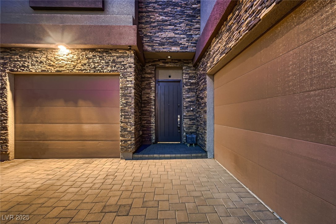 261 Crimson Edge Street