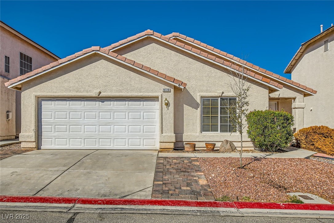 8728 Honey Vine Avenue