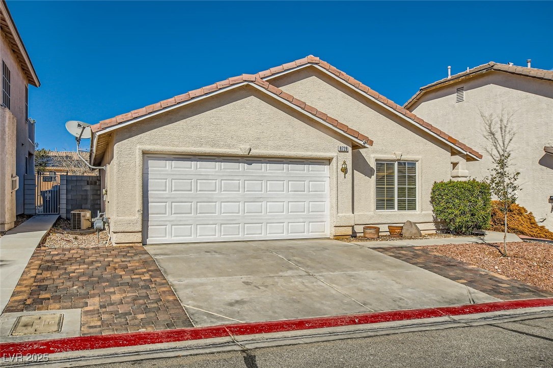 8728 Honey Vine Avenue