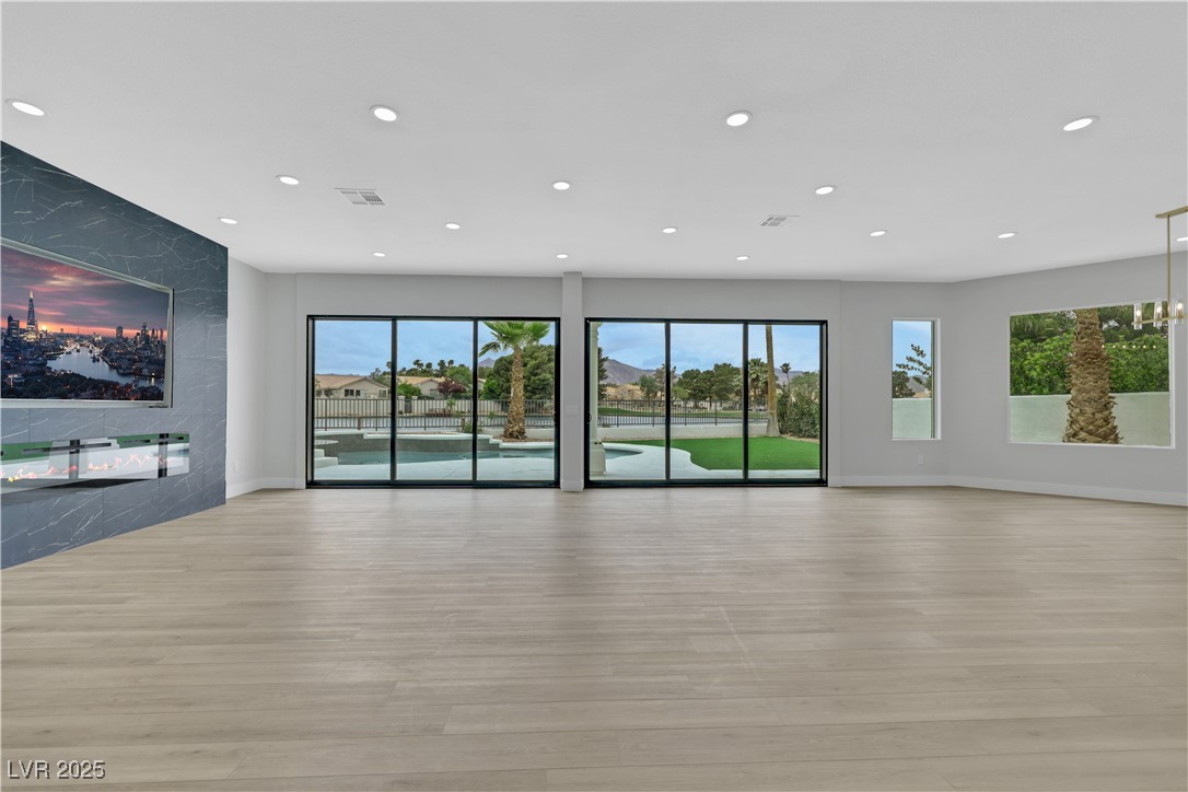 2589 Sun Reef Road