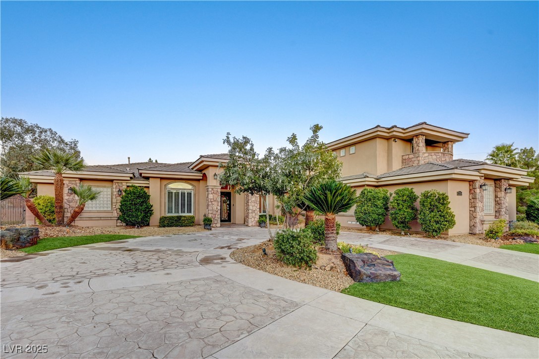 7770 La Cienega Street