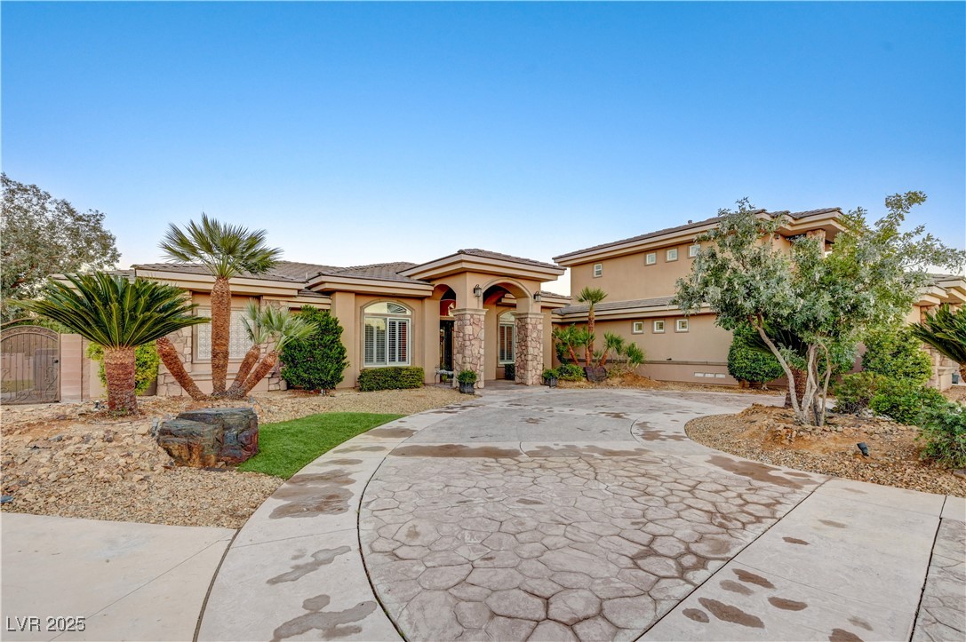 7770 La Cienega Street