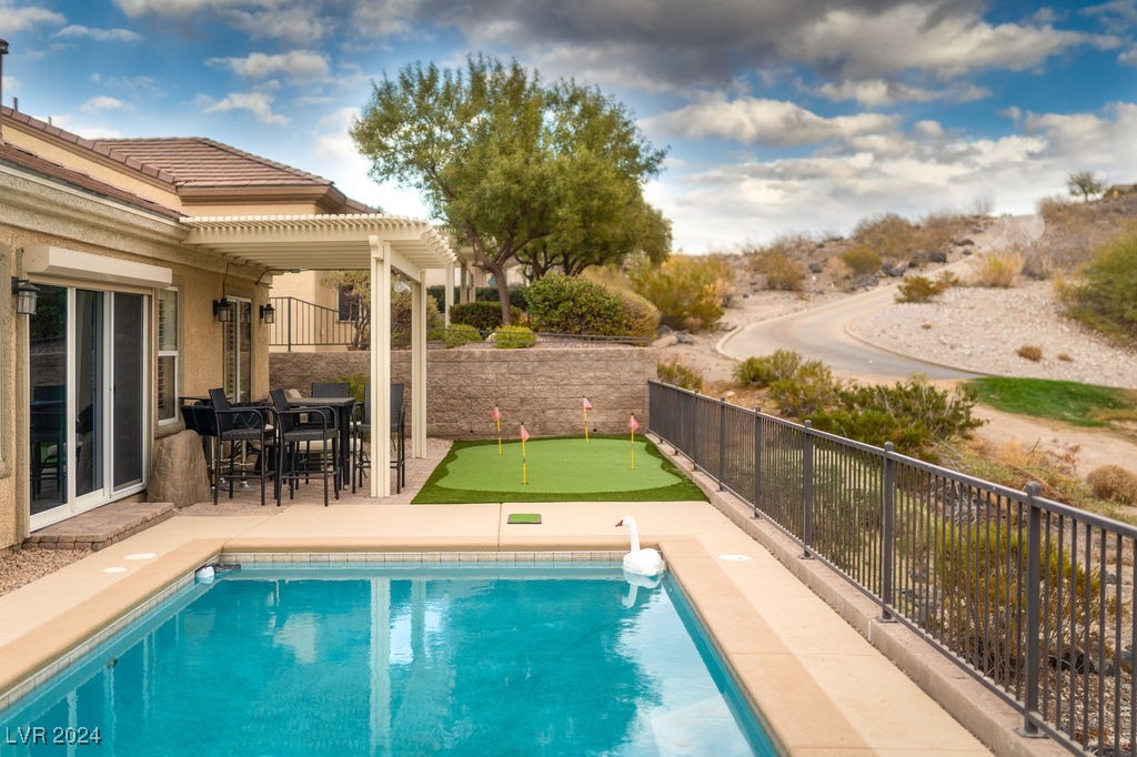 Henderson, Nevada 89052, United States, 3 Bedrooms Bedrooms, ,3 BathroomsBathrooms,Residential,Pending,23596