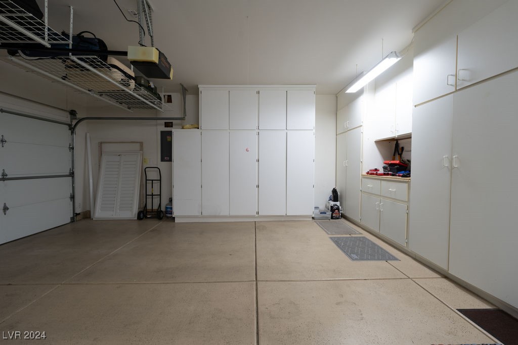 Henderson, Nevada 89052, United States, 3 Bedrooms Bedrooms, ,3 BathroomsBathrooms,Residential,Pending,23596