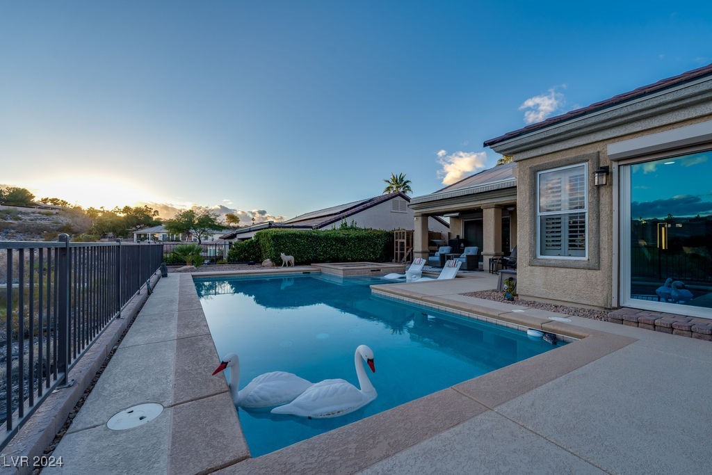 Henderson, Nevada 89052, United States, 3 Bedrooms Bedrooms, ,3 BathroomsBathrooms,Residential,Pending,23596