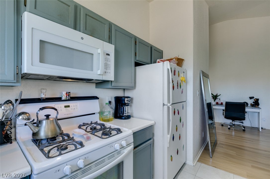 5016 S Rainbow Boulevard 202