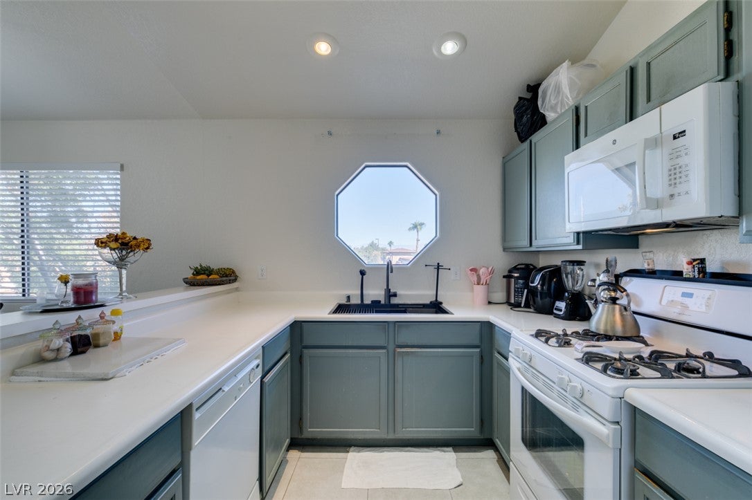 5016 S Rainbow Boulevard 202