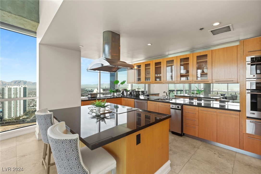 Las Vegas, Nevada 89109, United States, 3 Bedrooms Bedrooms, ,4 BathroomsBathrooms,Residential,Active,24353