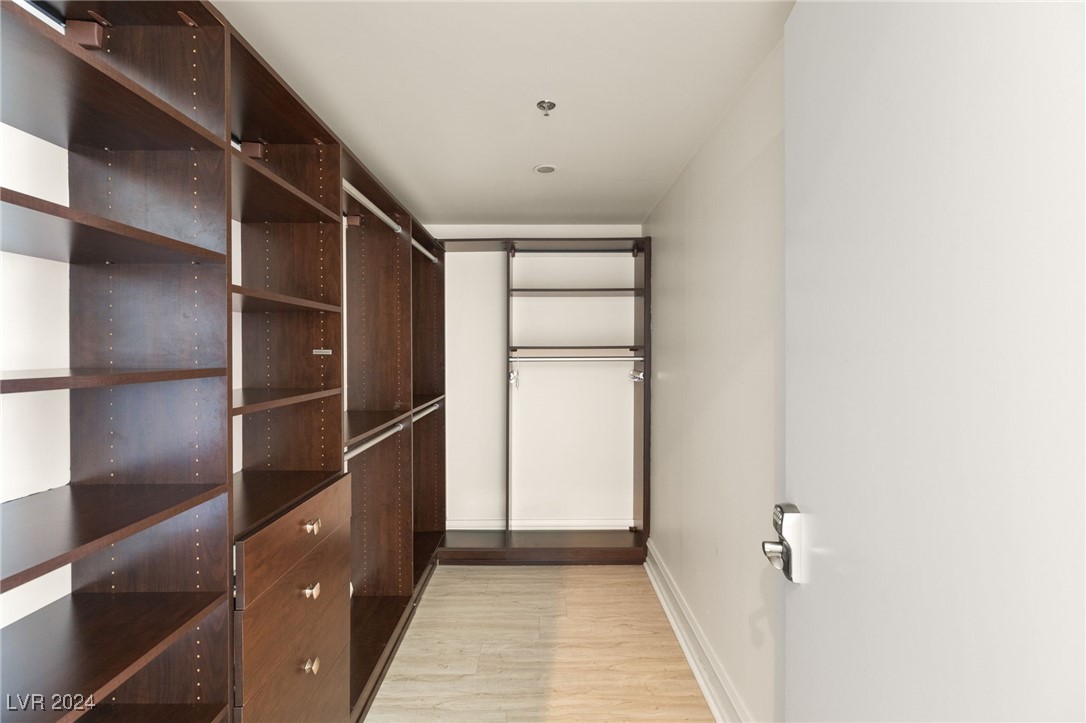 Las Vegas, Nevada 89109, United States, 3 Bedrooms Bedrooms, ,4 BathroomsBathrooms,Residential,Active,24353