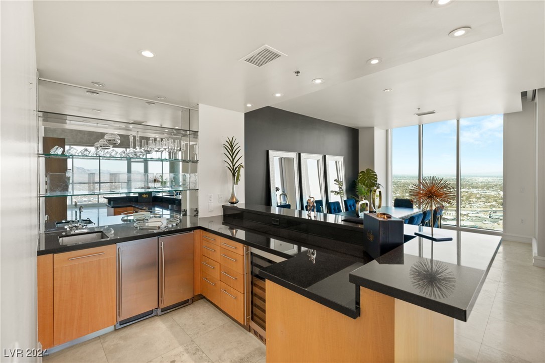 Las Vegas, Nevada 89109, United States, 3 Bedrooms Bedrooms, ,4 BathroomsBathrooms,Residential,Active,24353