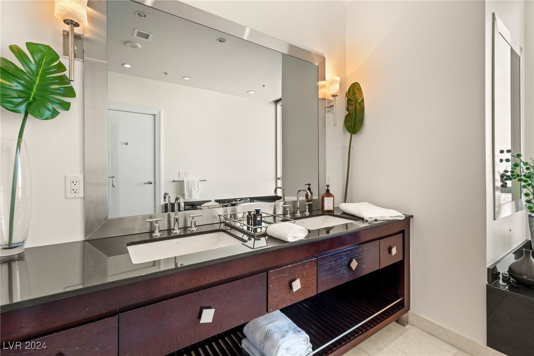 Las Vegas, Nevada 89109, United States, 3 Bedrooms Bedrooms, ,4 BathroomsBathrooms,Residential,Active,24353