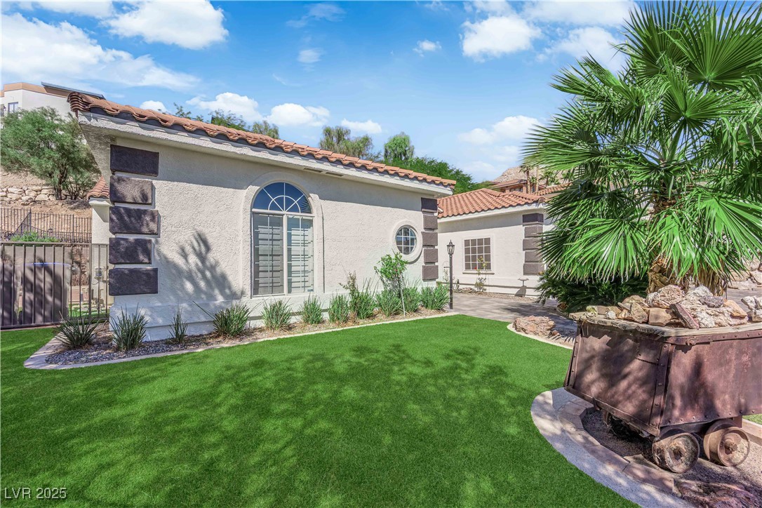 949 Pyrite Avenue