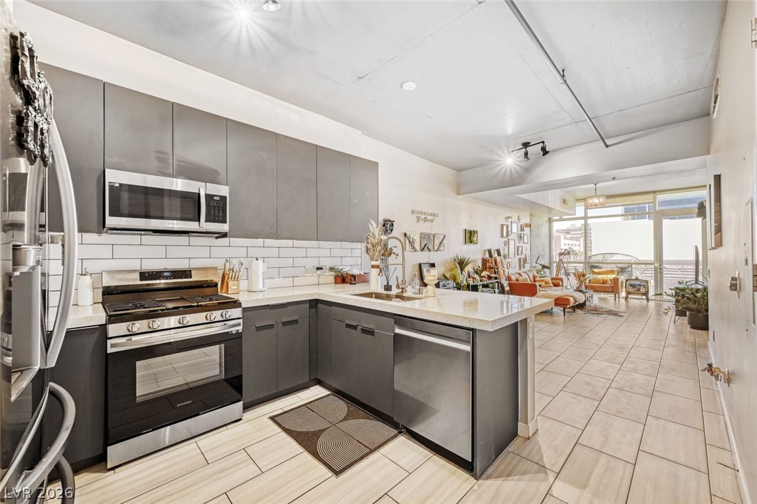 353 E Bonneville Avenue 409