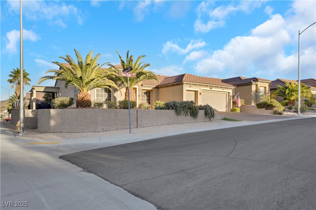 2080 Twin Falls Drive, Henderson, Nevada image 1