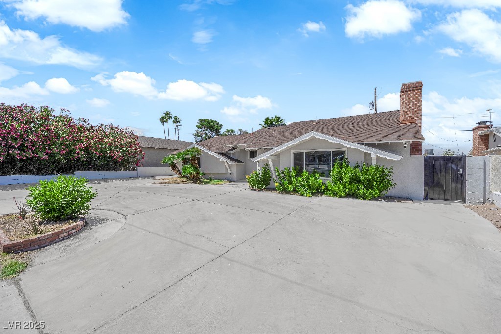 1905 E Oakey Boulevard