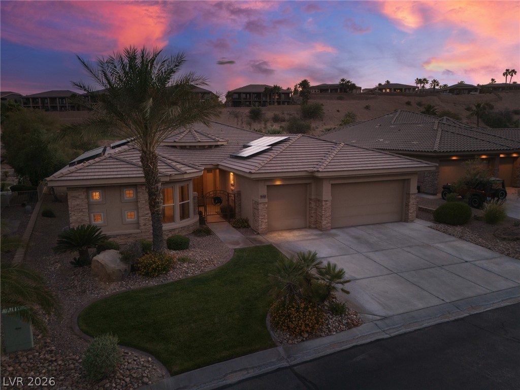 998 Crest View Drive