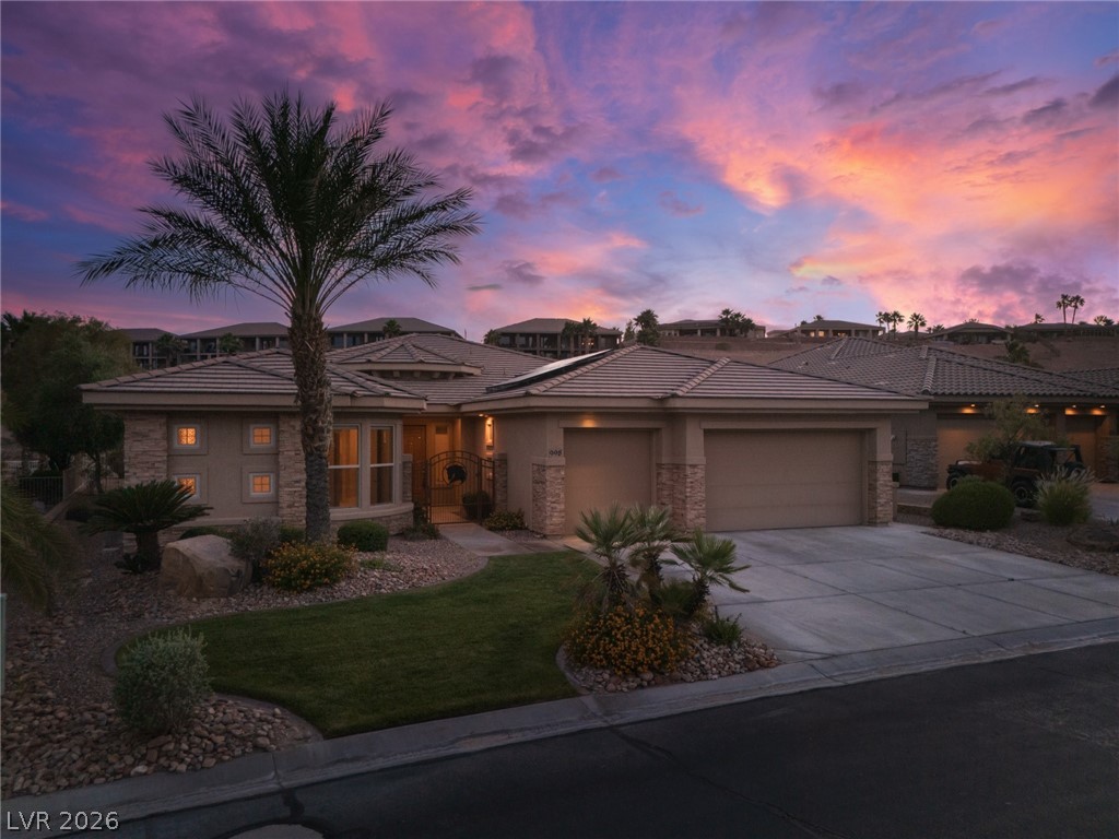 998 Crest View Drive