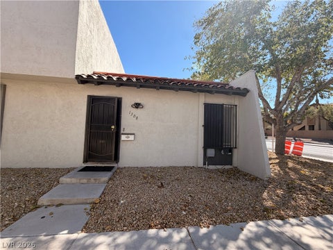 Townhouse For Rent - 1308 N Jones Boulevard<br/> Clark County, Las Vegas, NV 89108