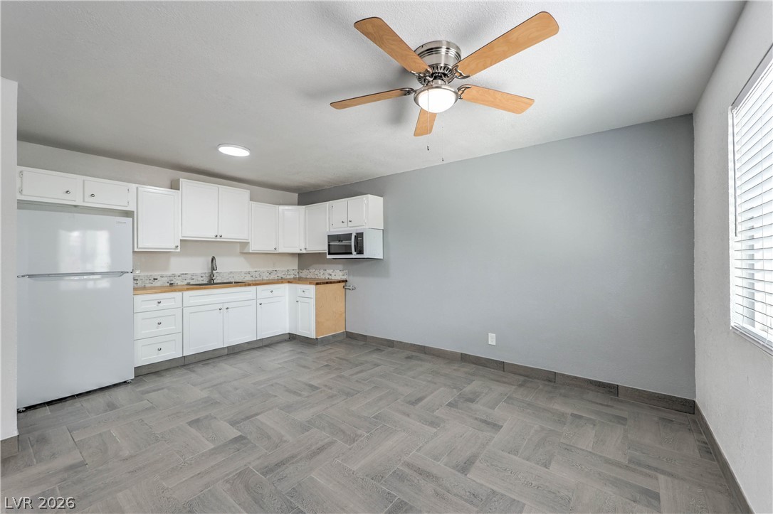 809 E Cartier Avenue E