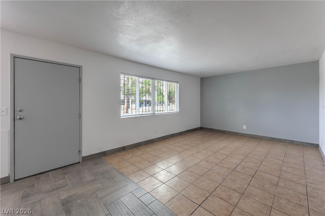 809 E Cartier Avenue E