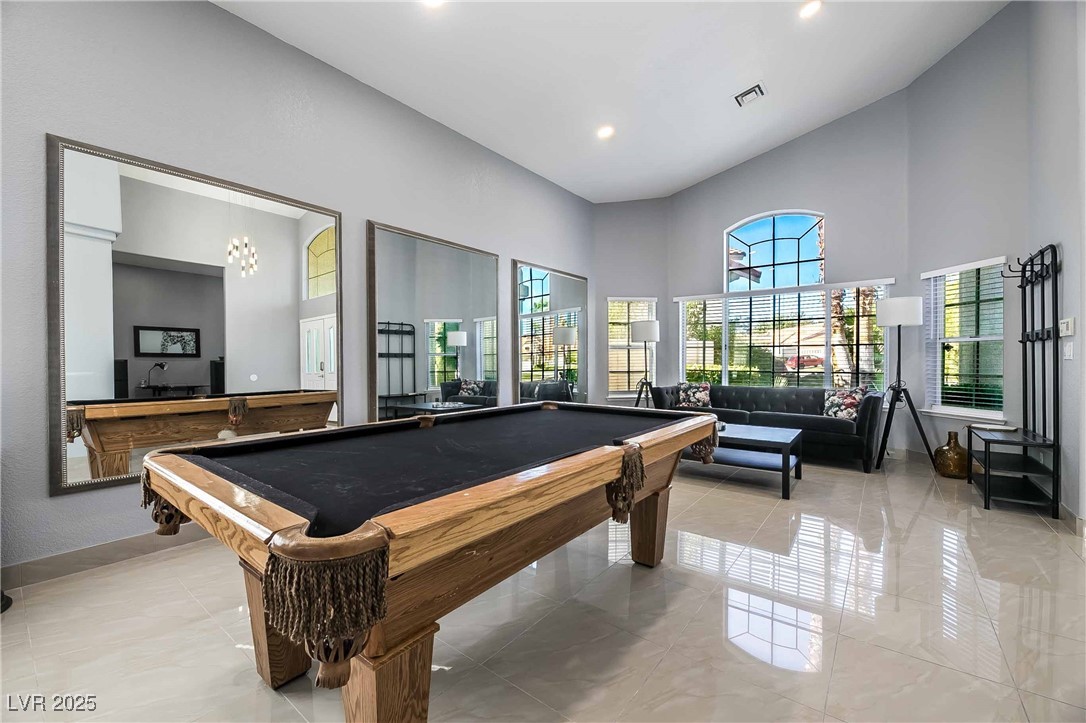 1400 Castle Crest Drive