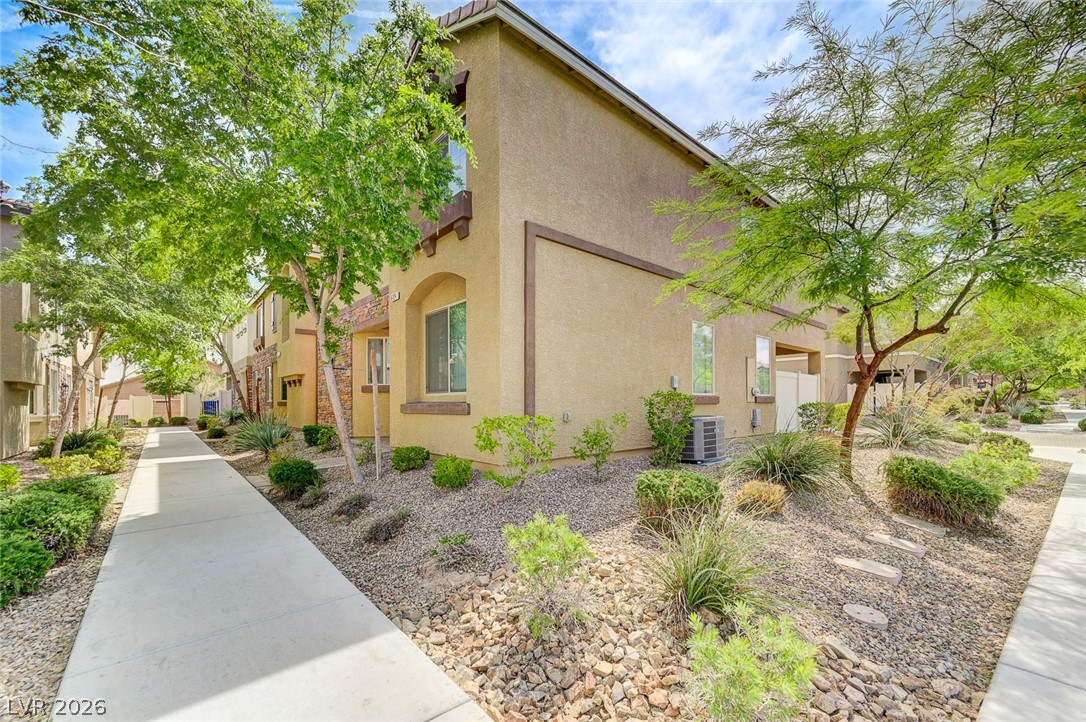 6124 Scarlet Leaf Street