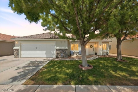 Homes For Sale - 1004 Beaver Crest Terrace<br/> Clark County, Henderson, NV 89015