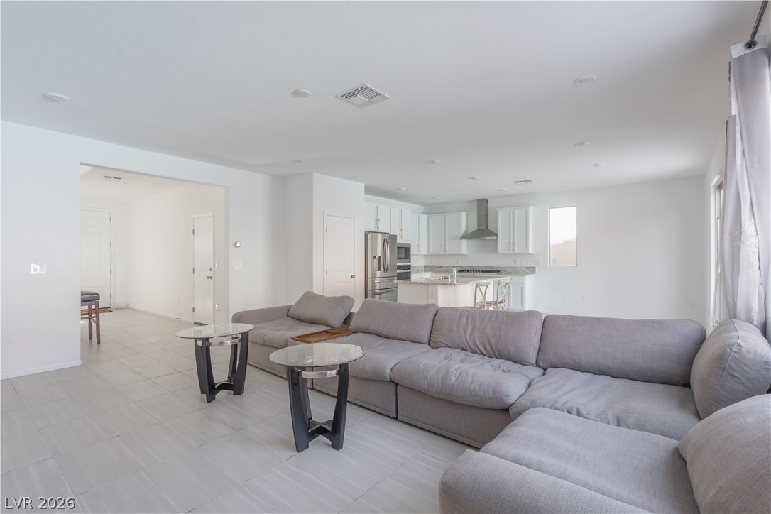 7360 Crown Landing Street