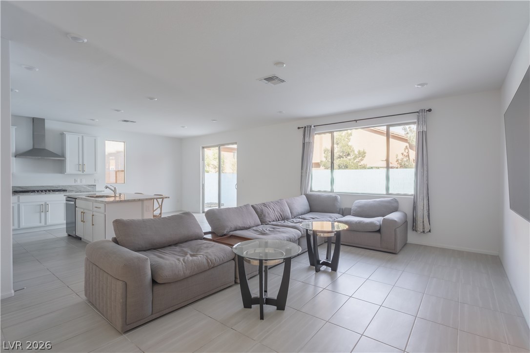 7360 Crown Landing Street