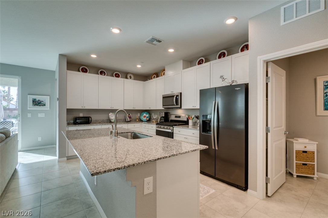 8387 Lagunilla Avenue