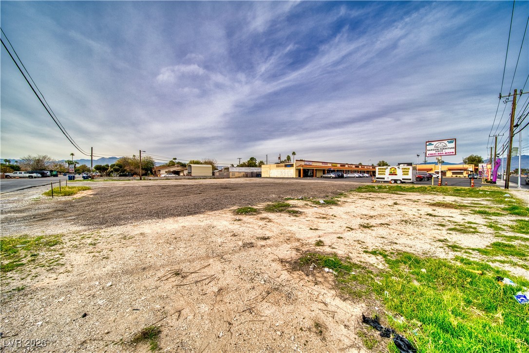 2200 N Decatur