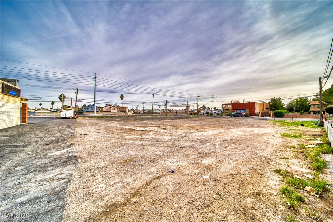 2200 N Decatur