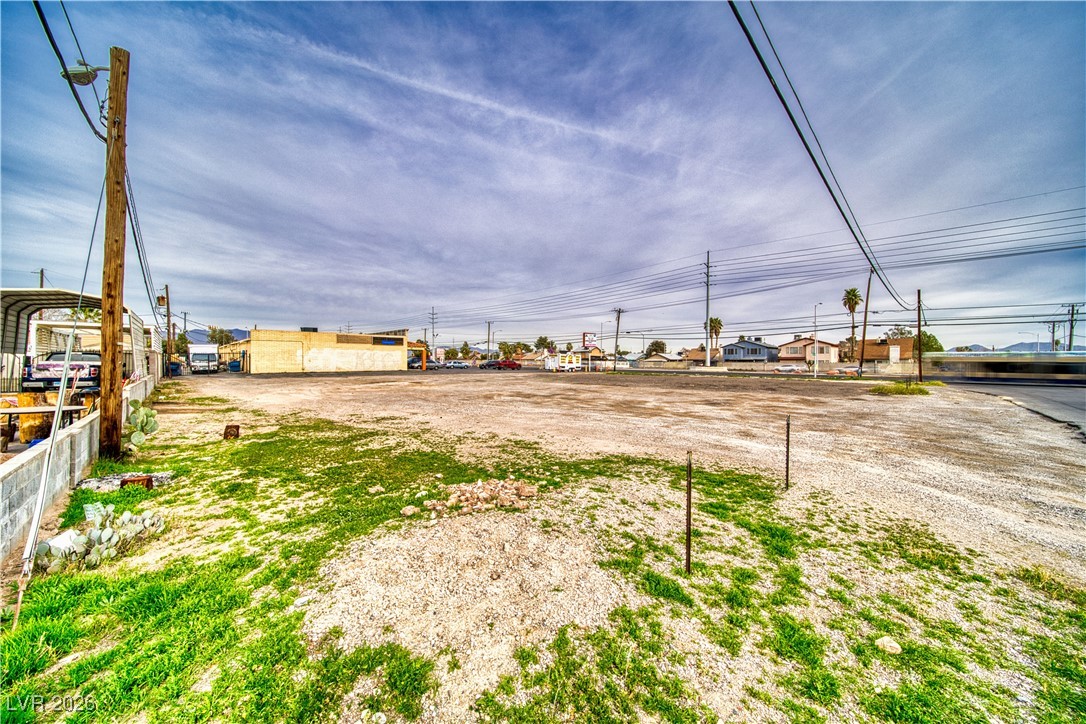 2200 N Decatur