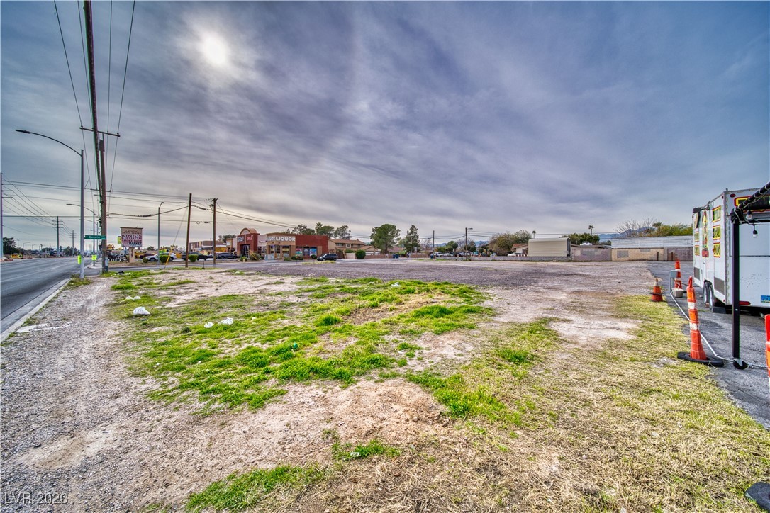 2200 N Decatur