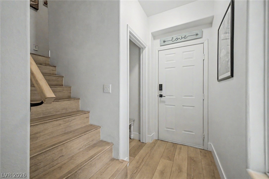 1713 Sky Of Red Drive 204