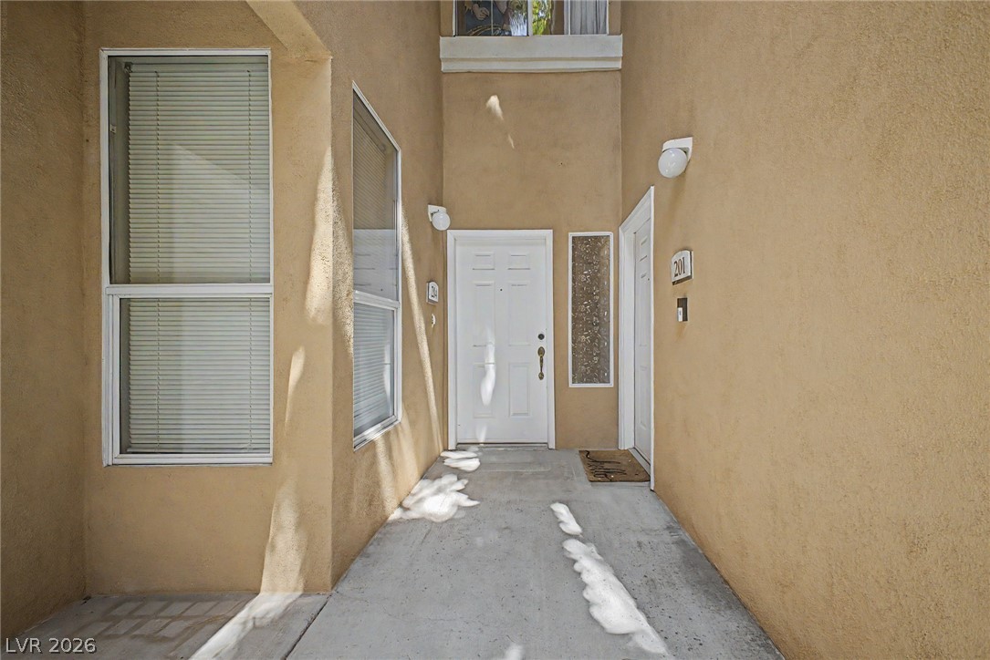 1713 Sky Of Red Drive 204