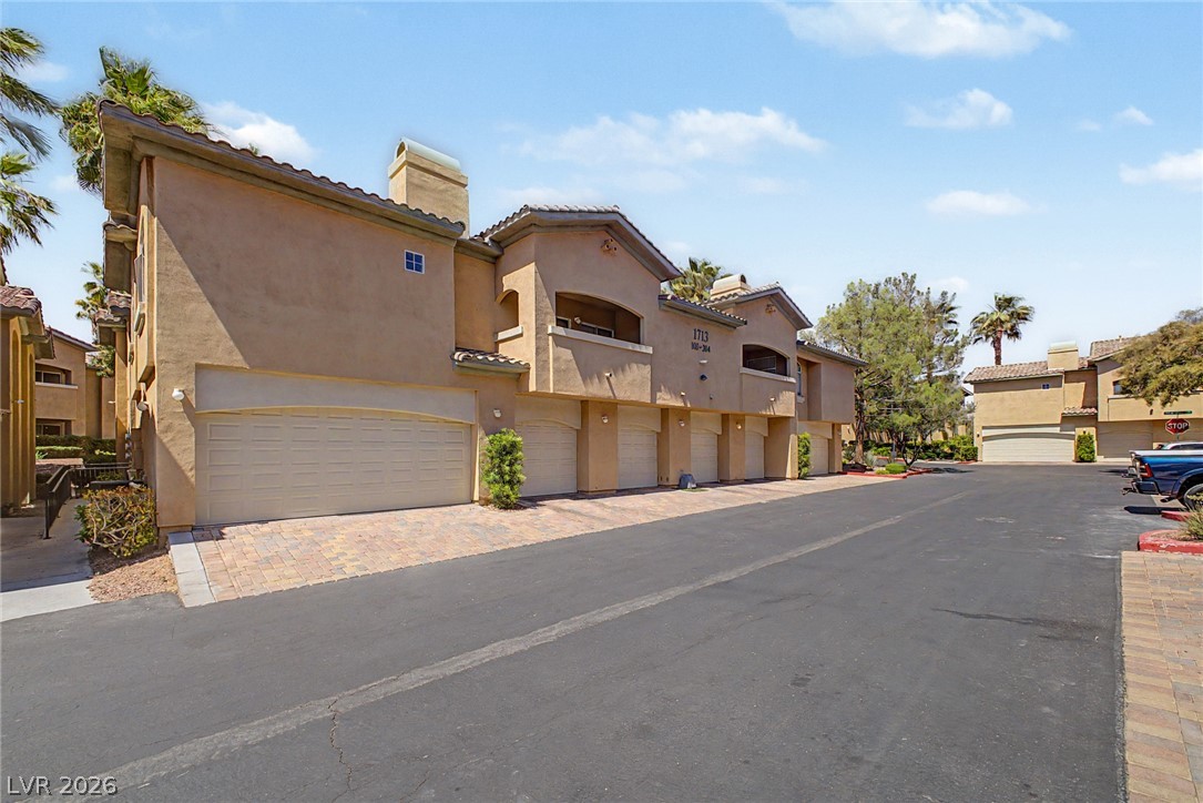 1713 Sky Of Red Drive 204