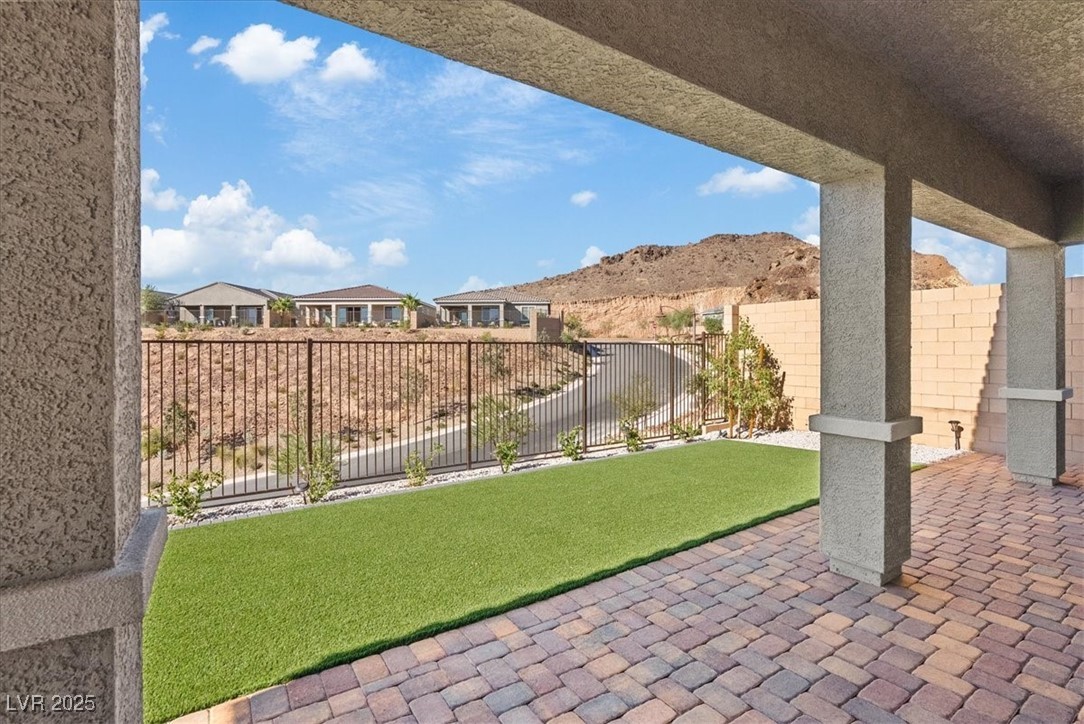 Henderson, Nevada 89011, United States, 3 Bedrooms Bedrooms, ,2 BathroomsBathrooms,Residential,Active,238669