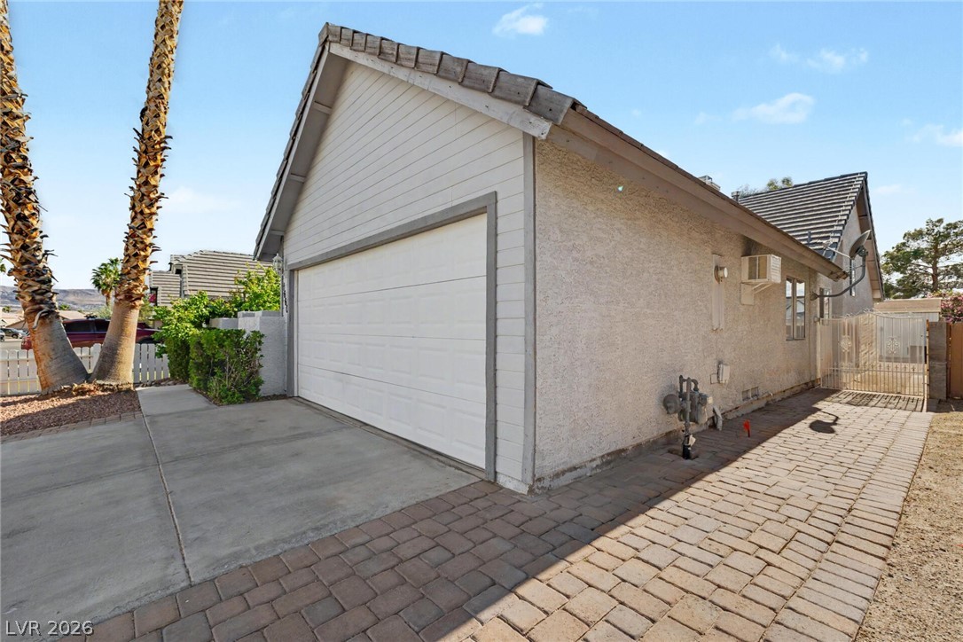 1660 Duarte Drive