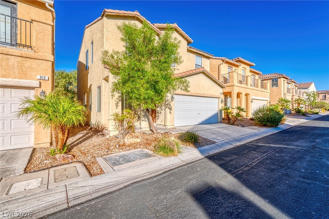 916 SHINING ROSE Place