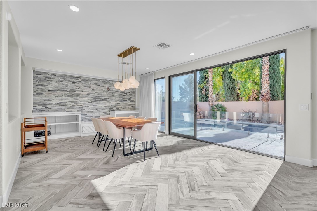 9885 Shadycrest Court