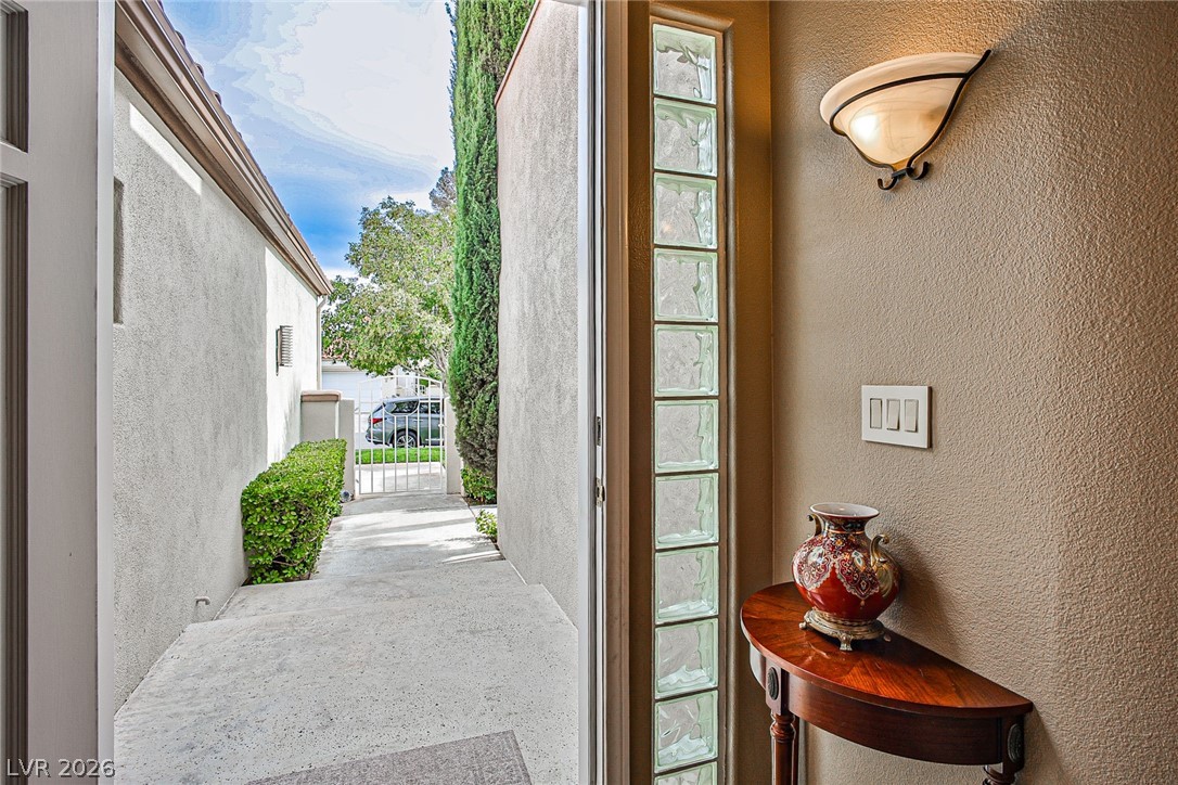 8240 Horseshoe Bend Lane