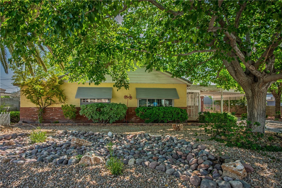 Properties 1 1115 Melville Drive