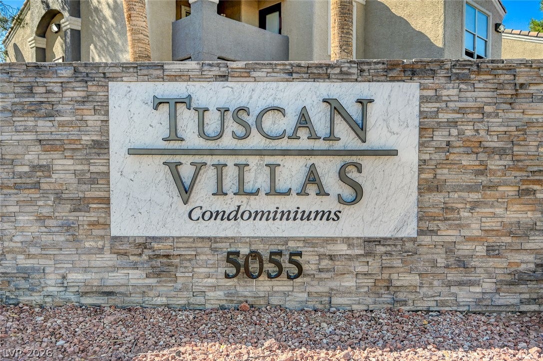 5055 W Hacienda Avenue 2004