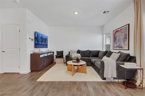 Photo of 534 Thistleberry Avenue, Henderson, NV 89044 (MLS # 2738172)