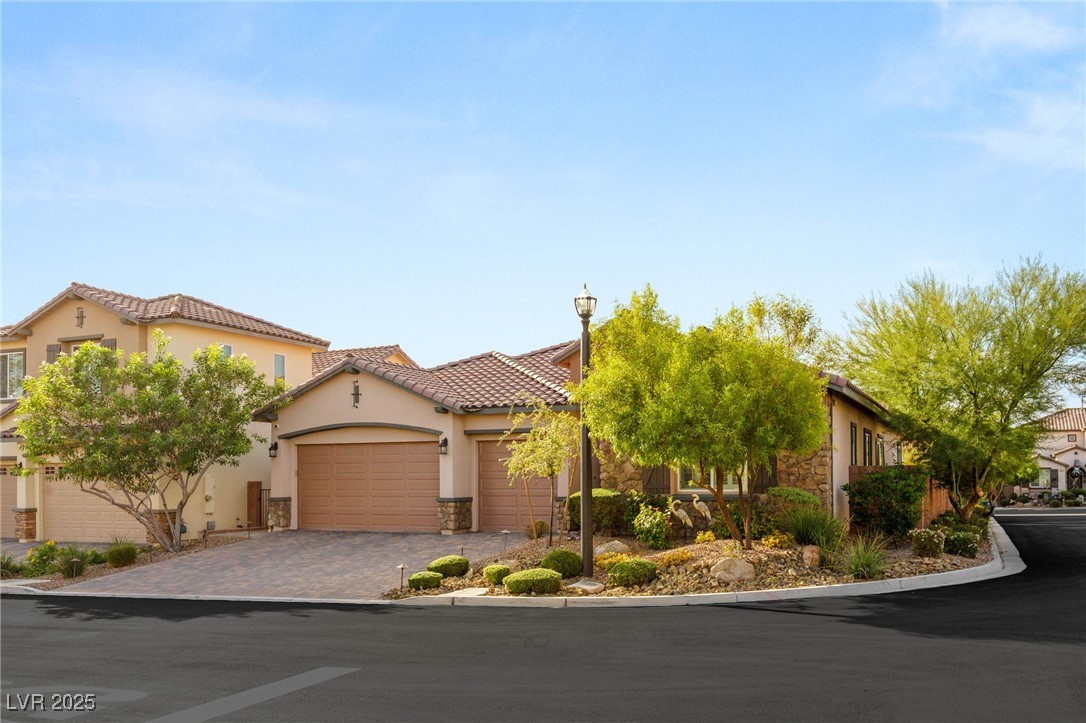 Las Vegas, Nevada 89166, United States, 3 Bedrooms Bedrooms, ,3 BathroomsBathrooms,Residential,Active,233084