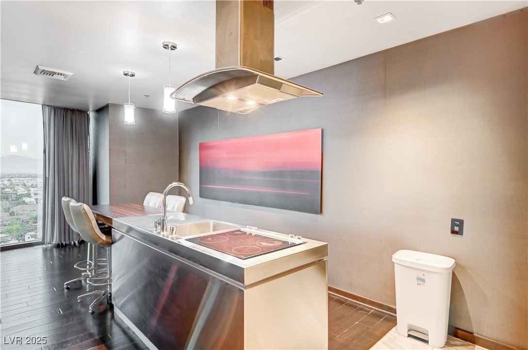 4381 W Flamingo Road 17301