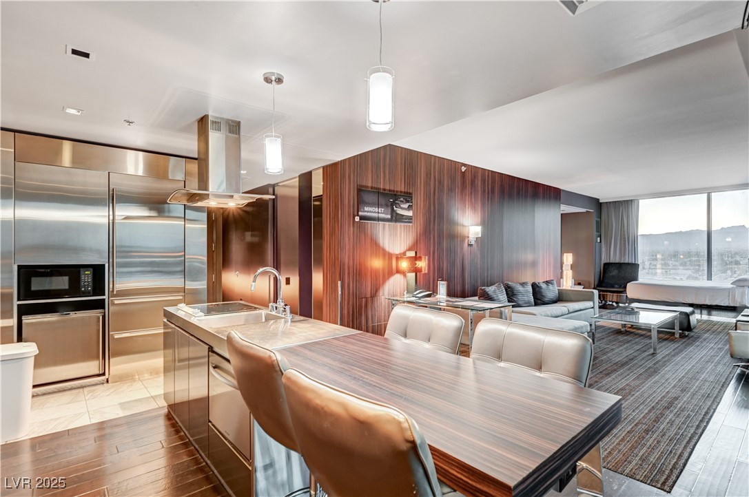 4381 W Flamingo Road 17301