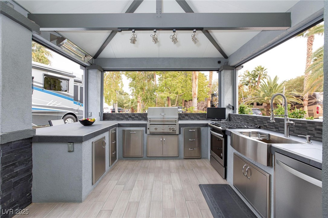 Properties 3 8175 Arville Street 335